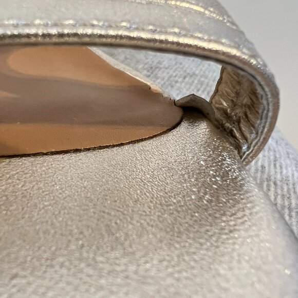 💫 Effortless Style: Le Chateau Golden Wedge Sandals (Size 7 / 38) 💫 - Picture 8 of 9